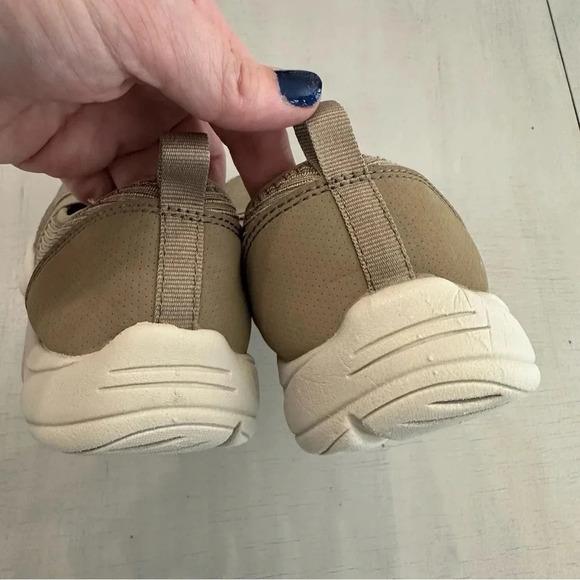 Easy Spirit 360 Women’s Tan Fabric Striped Slip On Casual Shoe Size 7 Wide GUC - Picture 8 of 9